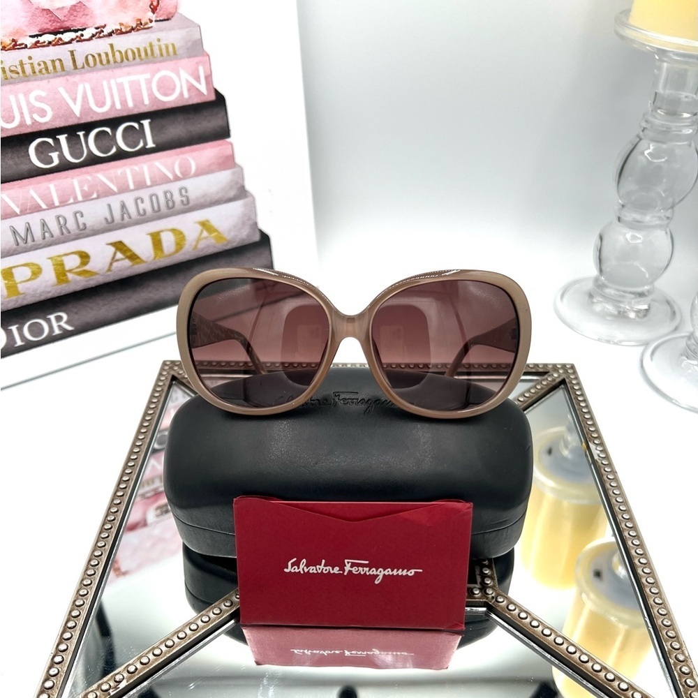 Salvatore Ferragamo Sunglasses with COA - Picture 8 of 10